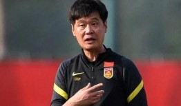 爆料国足主帅的是谁啊视频,国足主帅身份曝光，神秘人物引热议